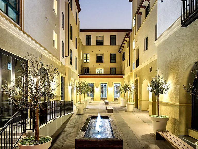Luxe Pasadena — Photo 11