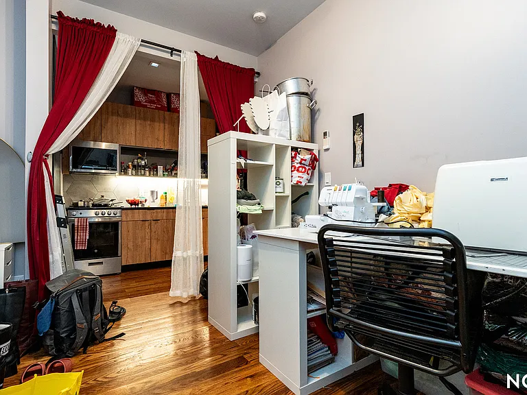 1461 Gates Ave #3H — Photo 2