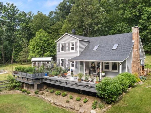 206 English Muffin Ct, Berkeley Springs, WV 25411