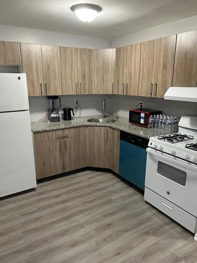 2 bed, 900 sqft, $1,700 — Photo 3