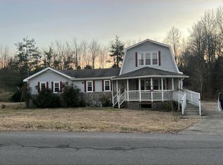 565 Brattontown Cir, Lafayette, TN 37083