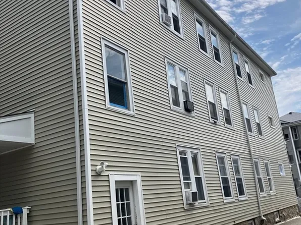 24 Arthur St, Worcester, MA 01604