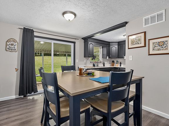 5th image of 3418 Spring Valley Dr