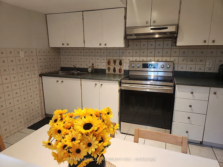 46 Thornbrook Ct #BASEMENT — Photo 8