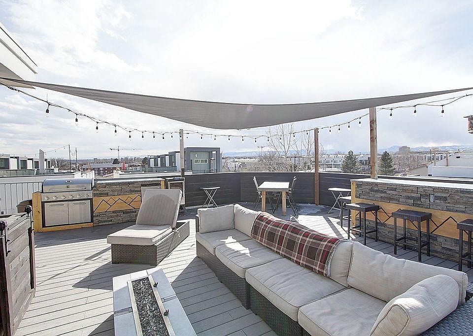Private 600+ sq ft roof top deck