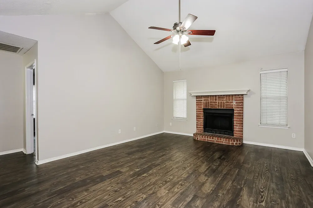 3 bed, 2.0 bath, 1471 sqft, $1,865 — Photo 3