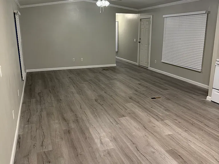1040 Laurie Ln — Photo 10