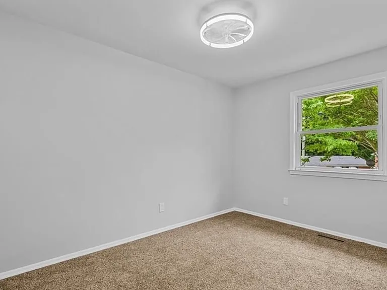 5005 Farmoor Cir — Photo 16
