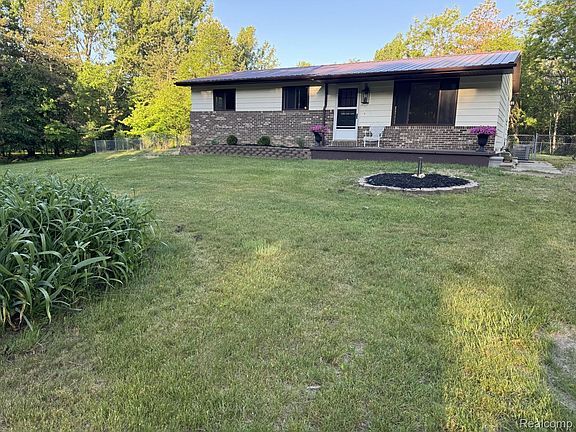 2nd image of 5215 Schlaud Rd