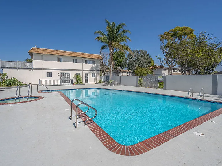 Ocean Villas Apartments — Photo 7
