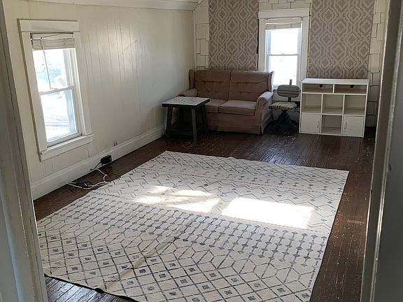 3rd image of 171 Callodine Ave Floor 2