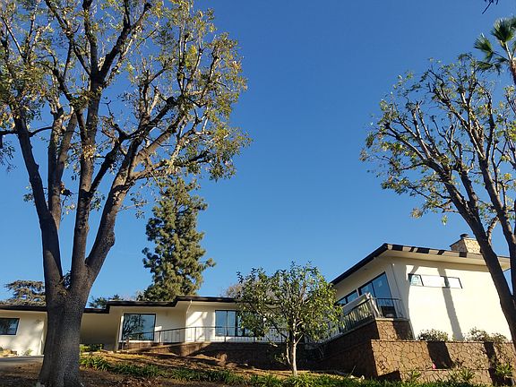 2nd image of 1520 S Oak Knoll Ave