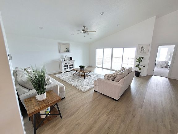 4th image of 3294 Blue Heron Dr #508