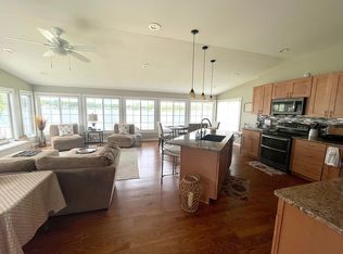 14264 Darts Dr, Fenton, MI 48430