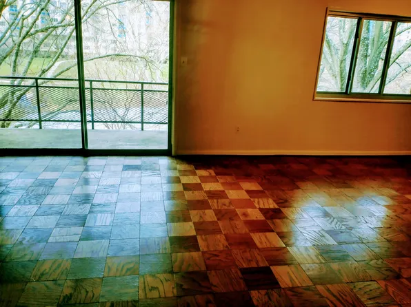 10224 Rockville Pike APT 402, North Bethesda, MD 20852