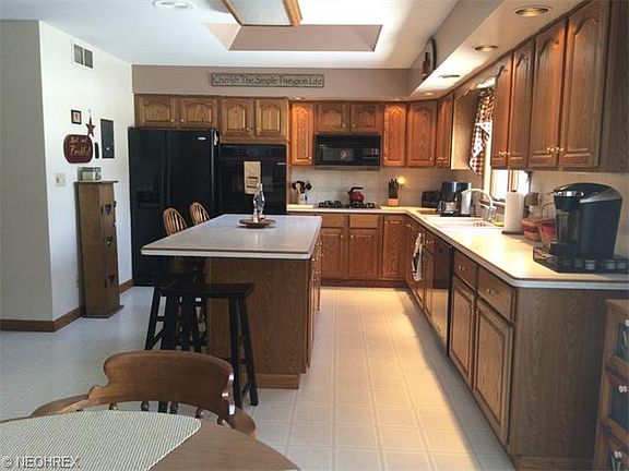 5th image of 2229 Crestmont Dr