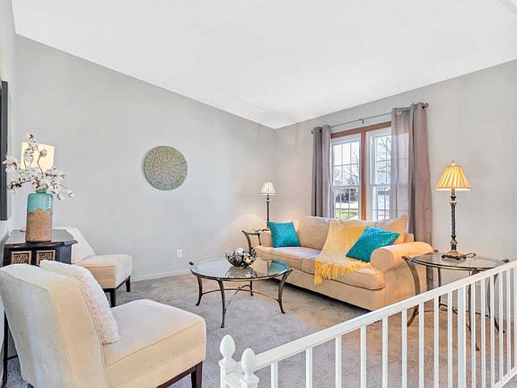 4th image of 1012 Riverwood Place Dr