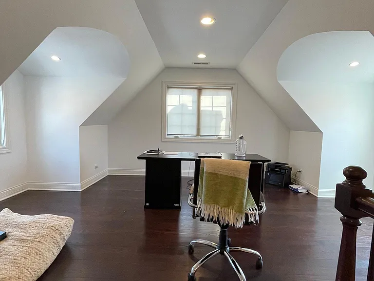 2411 Greenwood Ave — Photo 19