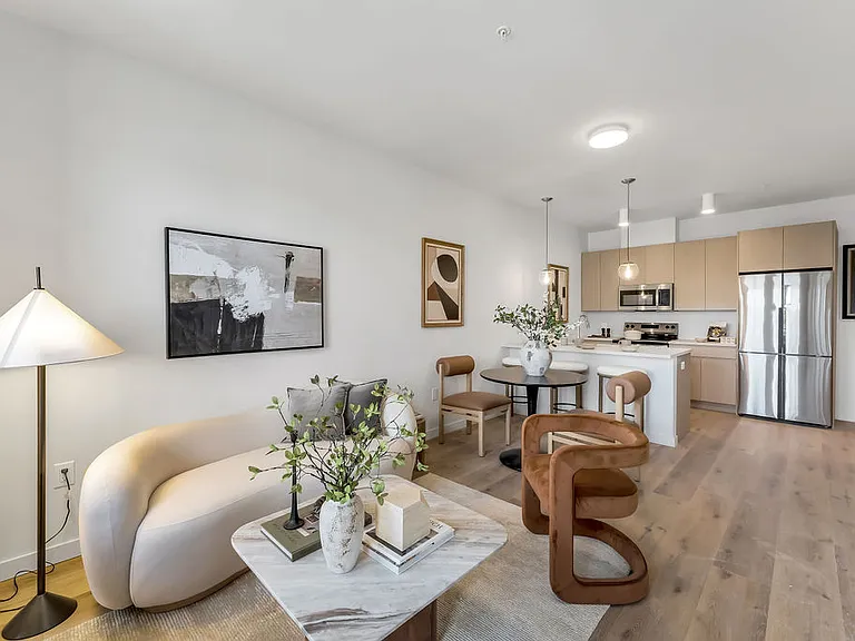 Lazul West — Photo 11
