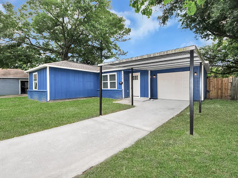 710 Canary Cir — Photo 3