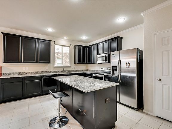 3rd image of 2401 Buelingo Ln