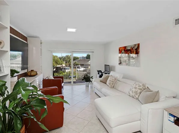 7560 SW 82nd St APT G214, Miami, FL 33143