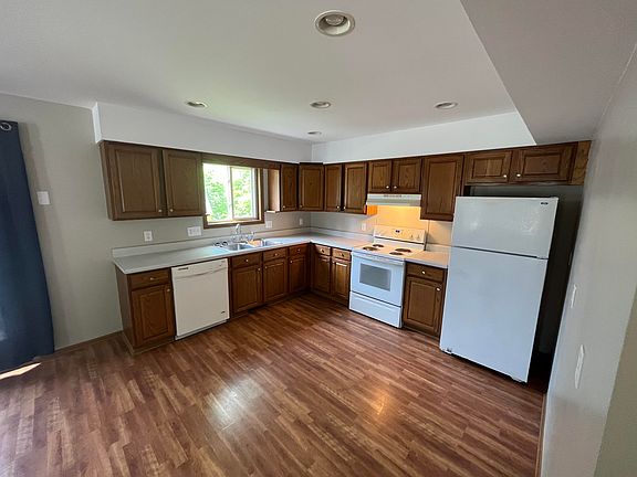 3rd image of 6940 Shattuck Rd