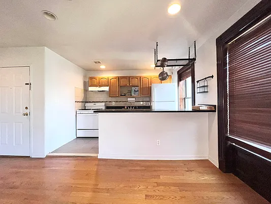 Rented by Voro New York | media 8