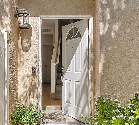 2nd image of 20300 Vanowen St APT 44