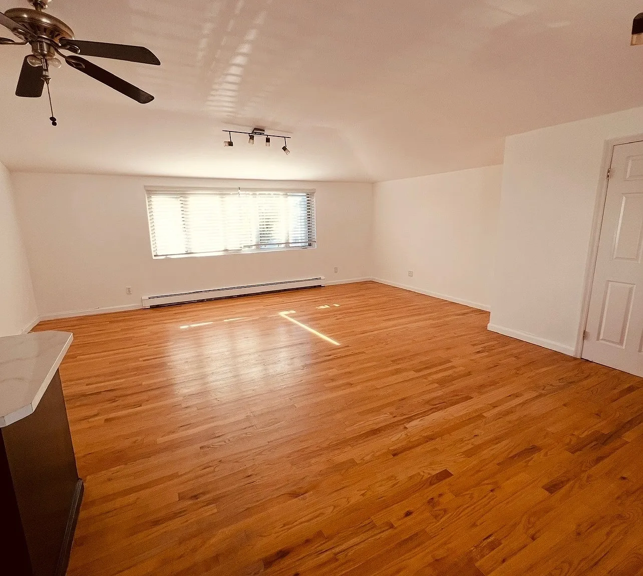 3 bed, 2208 sqft, $3,500 — Photo 3