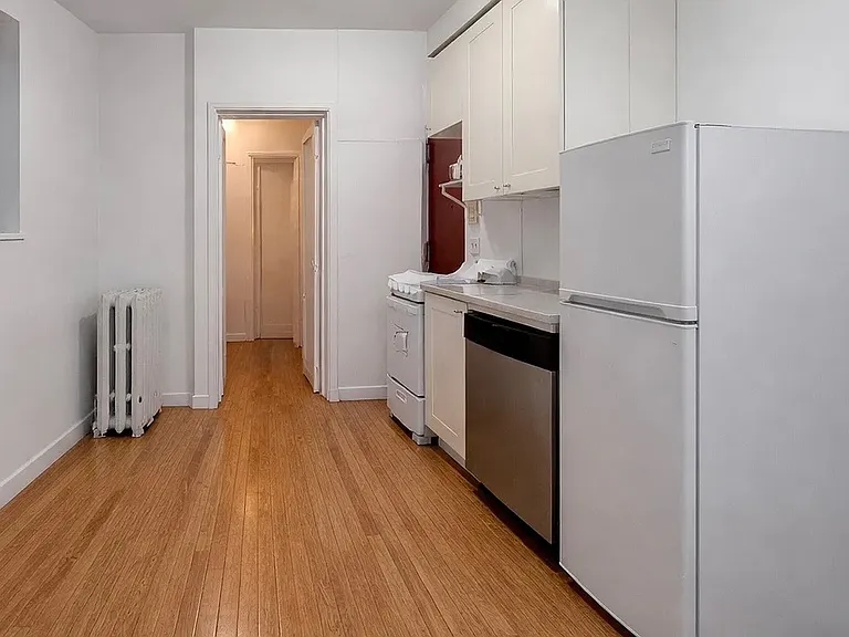 366 W 52nd St #1A — Photo 3