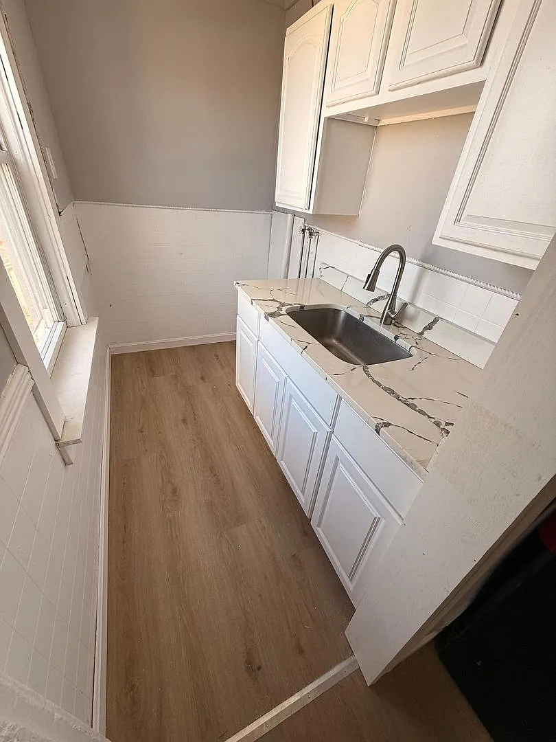 3 bed, 1300 sqft, $2,200 — Photo 2