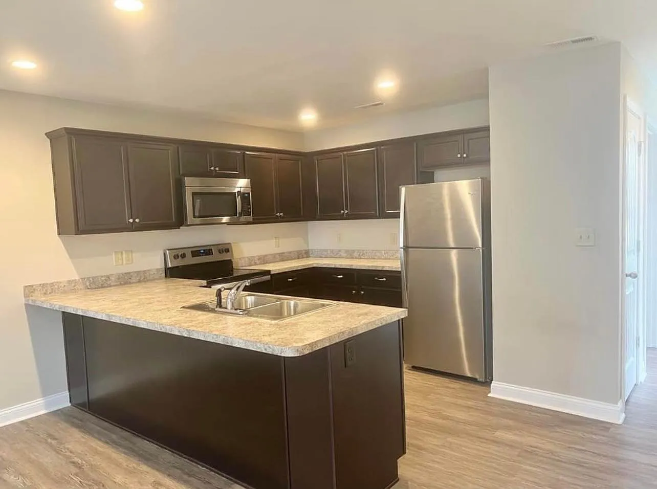 510 Spinnaker Dr — Photo 3
