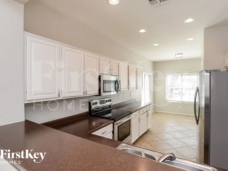 1210 W Vineyard Plains Dr — Photo 7