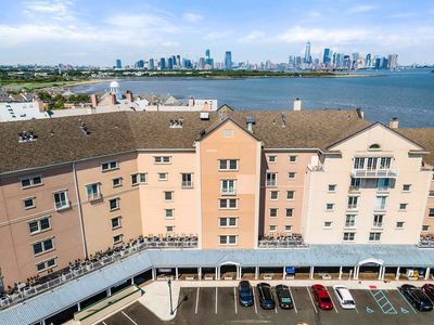 102 Shearwater Ct E APT 23, Jersey City, NJ, 07305