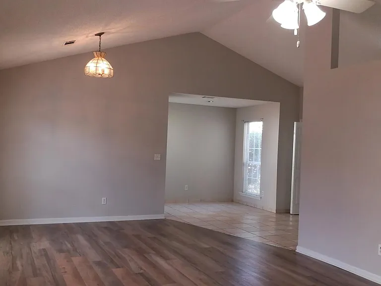 719 Fernstone Trl — Photo 11