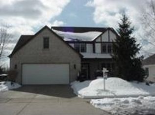 209 Robincrest Ln, Lindenhurst, IL 60046