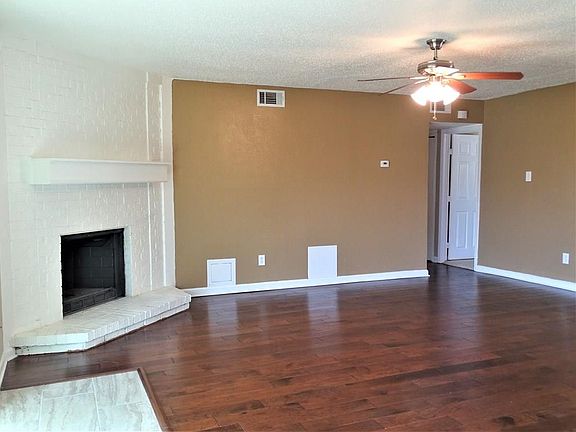 2nd image of 1217 Whiteoak Dr