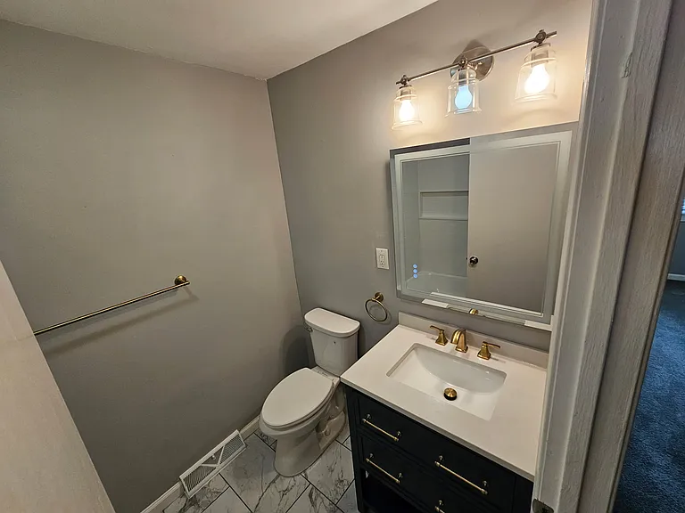 520 E 12th St — Photo 11