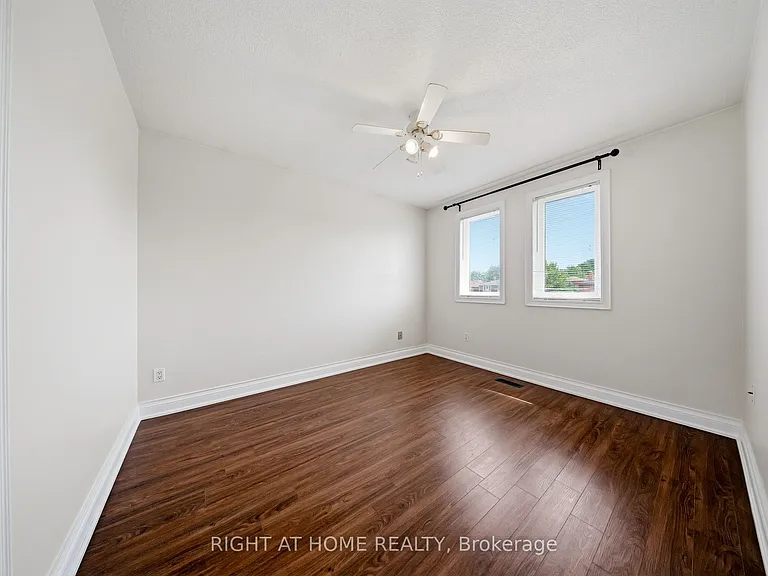 29 Sunforest Dr — Photo 35