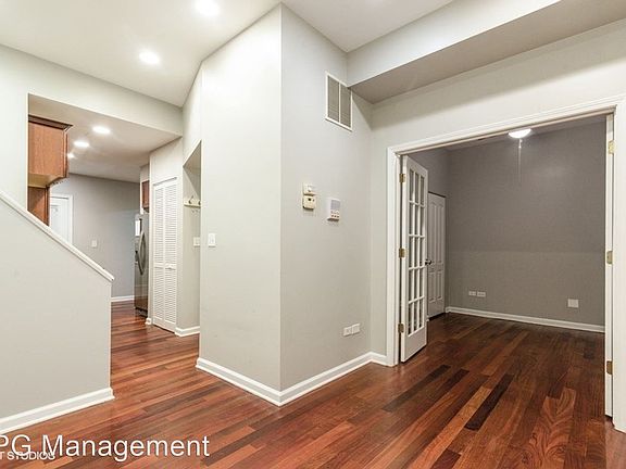 3rd image of 1366 W Greenleaf Ave