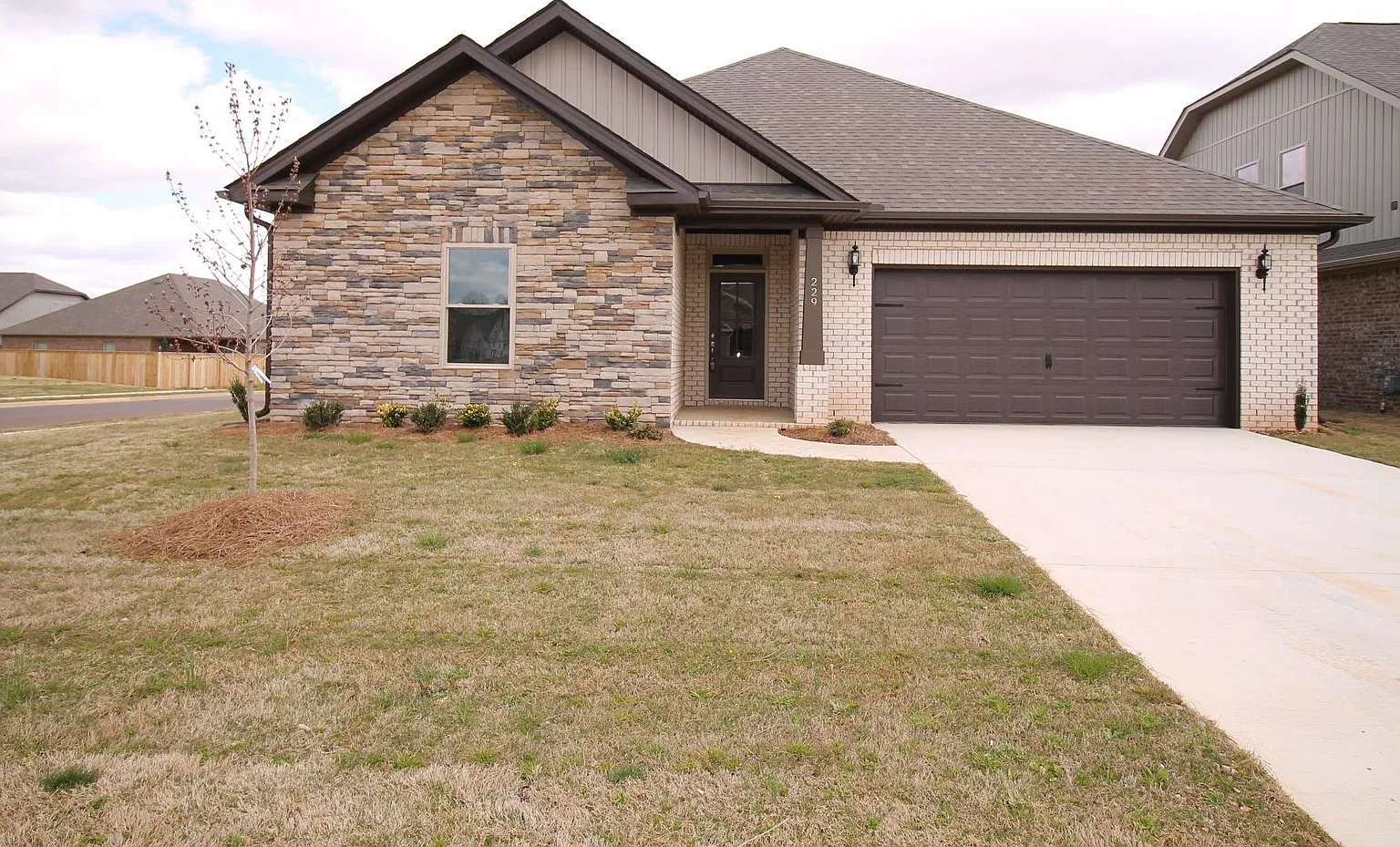 Welcome to this charming 3-bedroom, 2-bathroom home in the excellent location of Meridianville, AL. — Photo 1