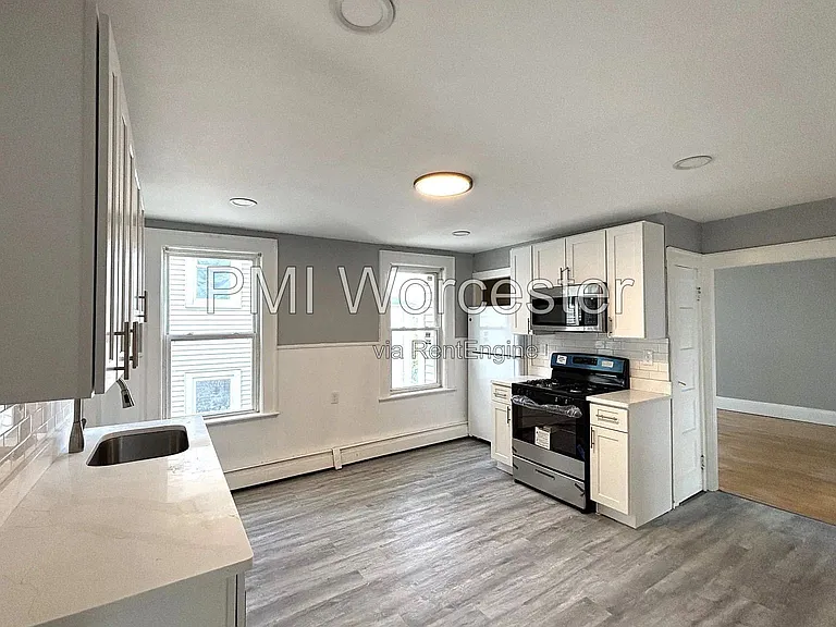 8 Hooper St — Photo 3