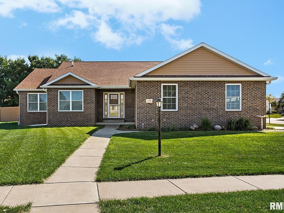 1st image of 300 N Sycamore Trl