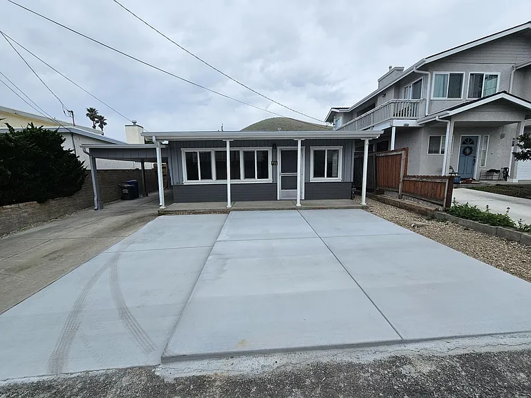 423 Whidbey St — Photo 1