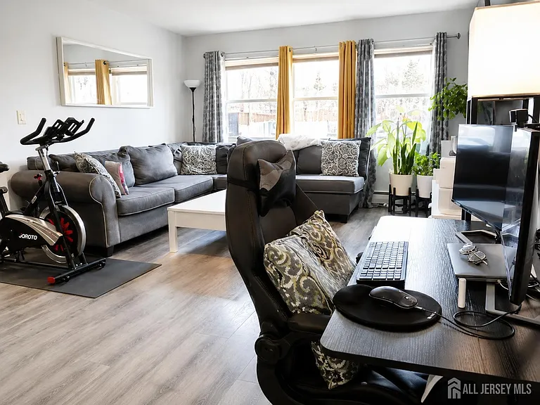 24 Woodedge Ave #4 — Photo 2