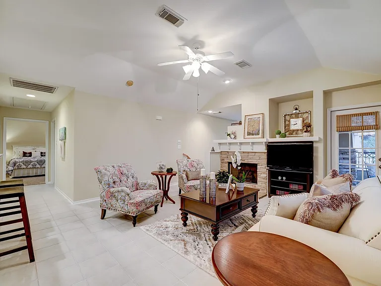 10 Stone Creek Pl — Photo 4