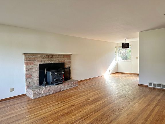 3rd image of 2139 N 137th St