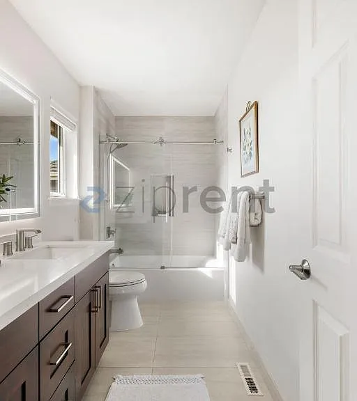 2045 32nd Ave NE — Photo 7