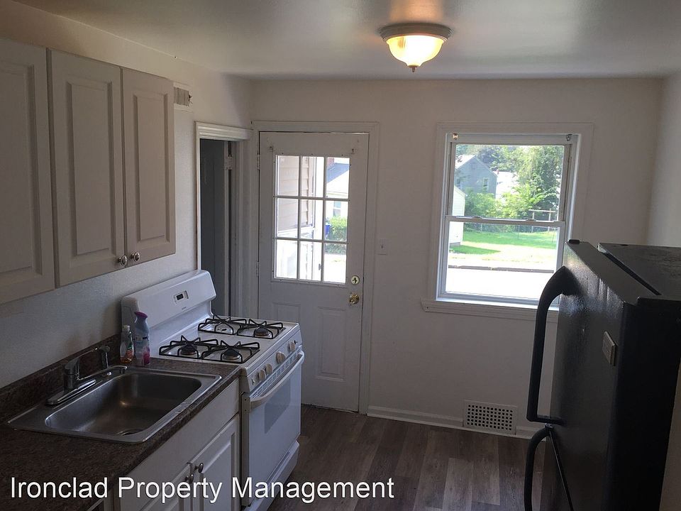 1st image of 220-226 Woodlawn Cir #222